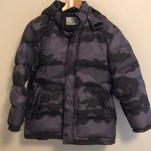 Old Navy Boy’s puffer jacket in size XL.